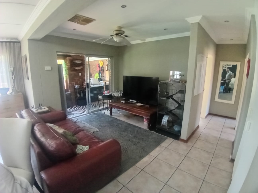 To Let 4 Bedroom Property for Rent in Geelhoutpark North West